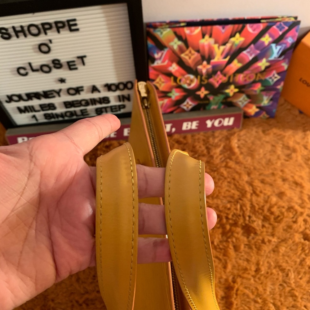💯 Authentic LV Yellow Epi Leather St Jacques - Picture 13 of 16